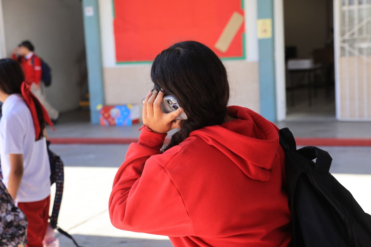 Piden acompañar restricción de celulares en escuelas con educación digital