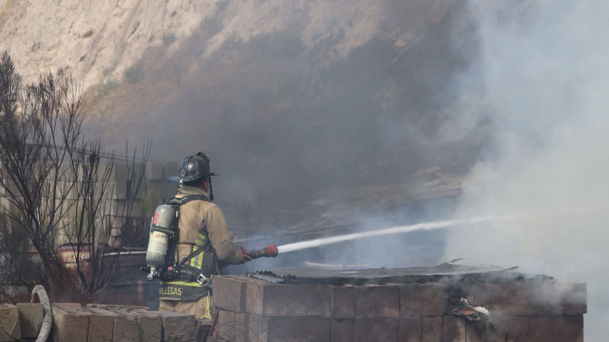 Incendio se extiende en cerro de Sánchez Taboada y deja daños en pastizal