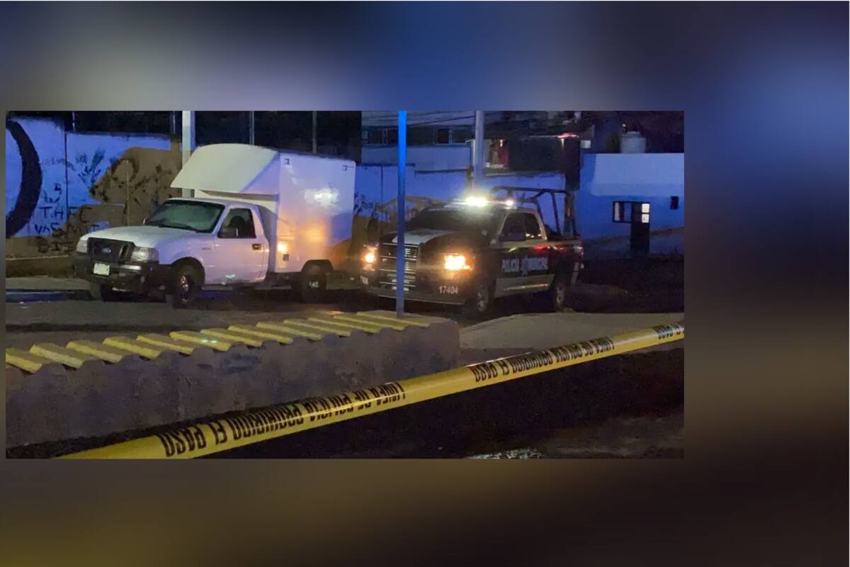 VIDEO: Hallan cuatro cuerpos en camioneta abandonada en la vía pública en Jalisco