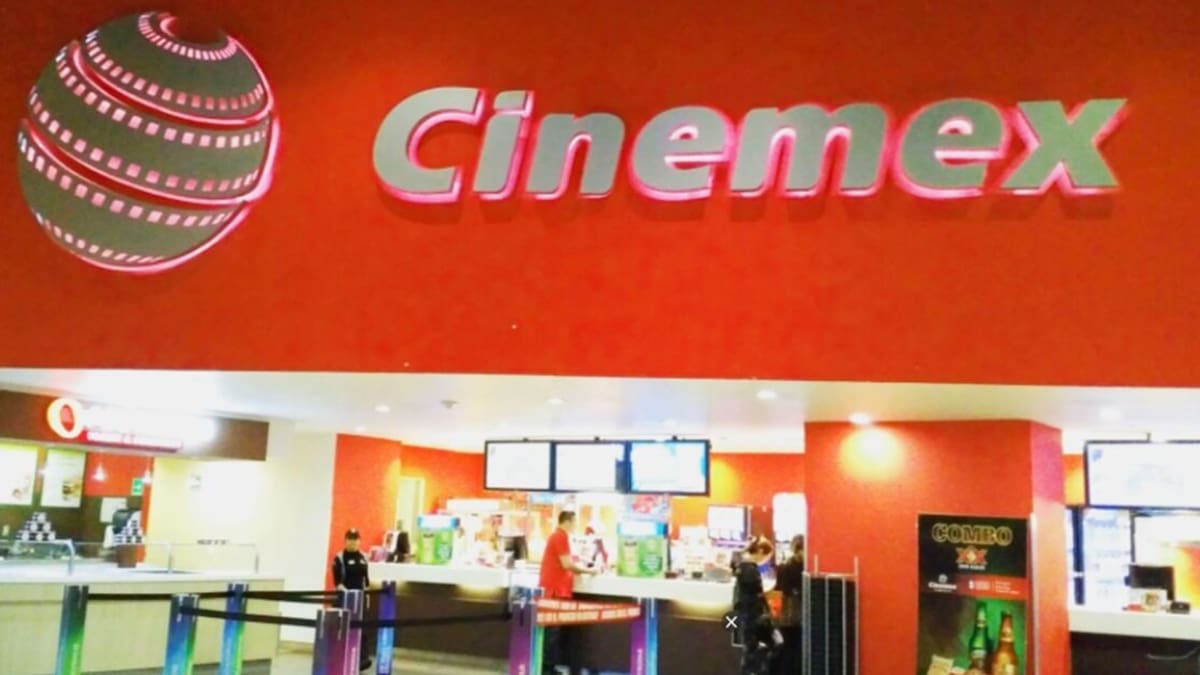 Trabajadores de Cinemex denuncian que la empresa atraviesa una crisis financiera que ya eliminó utilidades, bonos y personal, aumentando la carga laboral y empujando a muchos empleados a renunciar