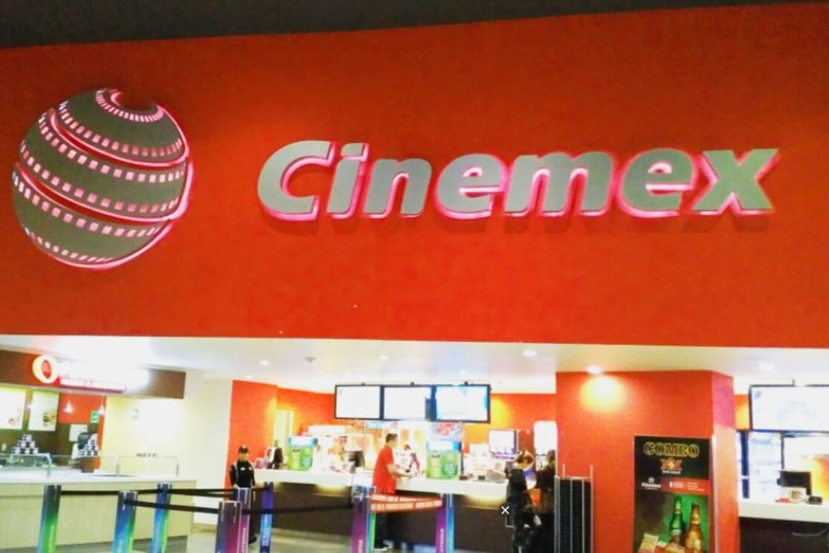 Trabajadores de Cinemex denuncian que la empresa atraviesa una crisis financiera que ya eliminó utilidades, bonos y personal, aumentando la carga laboral y empujando a muchos empleados a renunciar