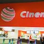Trabajadores de Cinemex denuncian que la empresa atraviesa una crisis financiera que ya eliminó utilidades, bonos y personal, aumentando la carga laboral y empujando a muchos empleados a renunciar