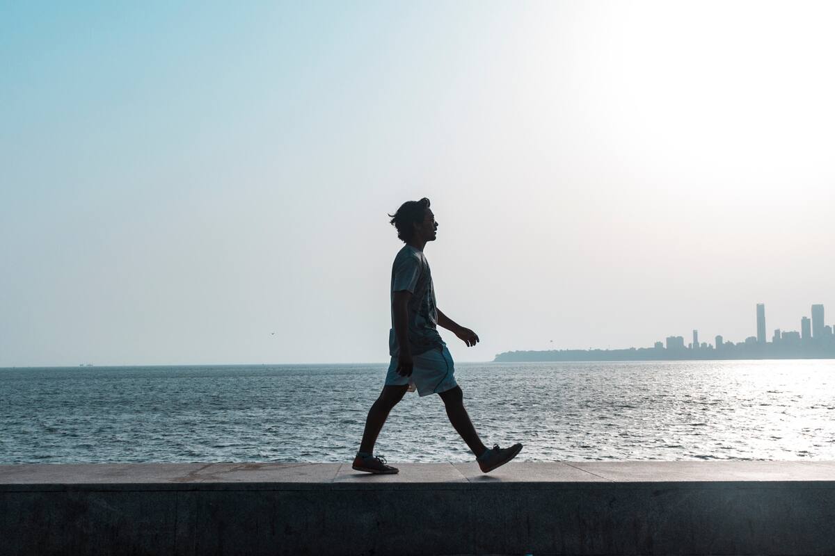 Caminar solo 5 minutos al día marca la diferencia, esto dice un experto