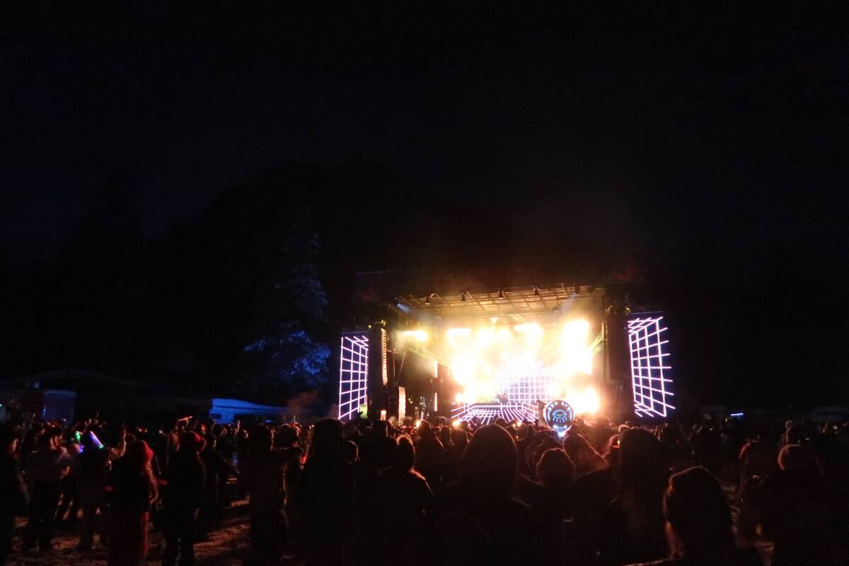 Artistas como Diplo, Loud Luxury, Wenzday, Valentino Khan, se presentaron en un escenario colocado entre las montañas de Palisades Tahoe, este 14 y 15 de diciembre.