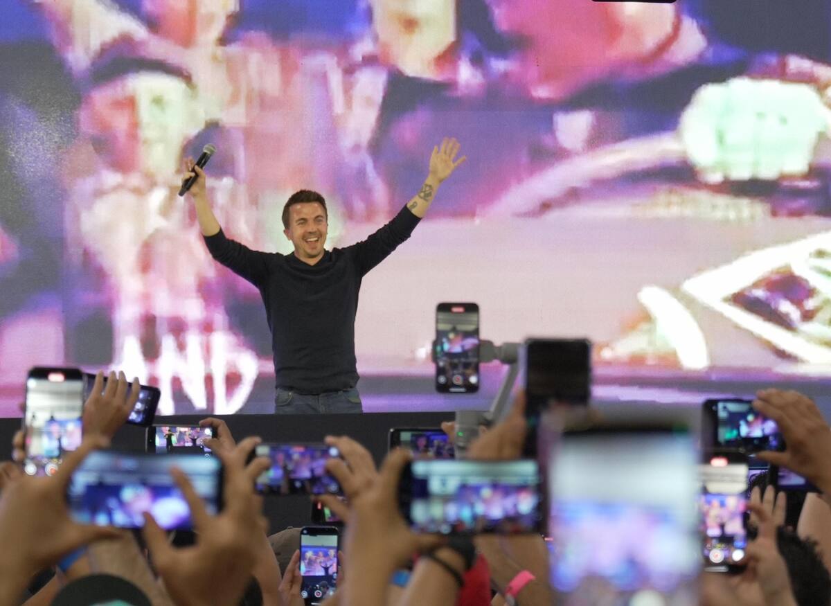Frankie Muniz, actor de la serie ‘Malcolm el de en Medio’, en conferencia de prensa durante la DesertCon. FOTO: MISAEL MONTAÑO