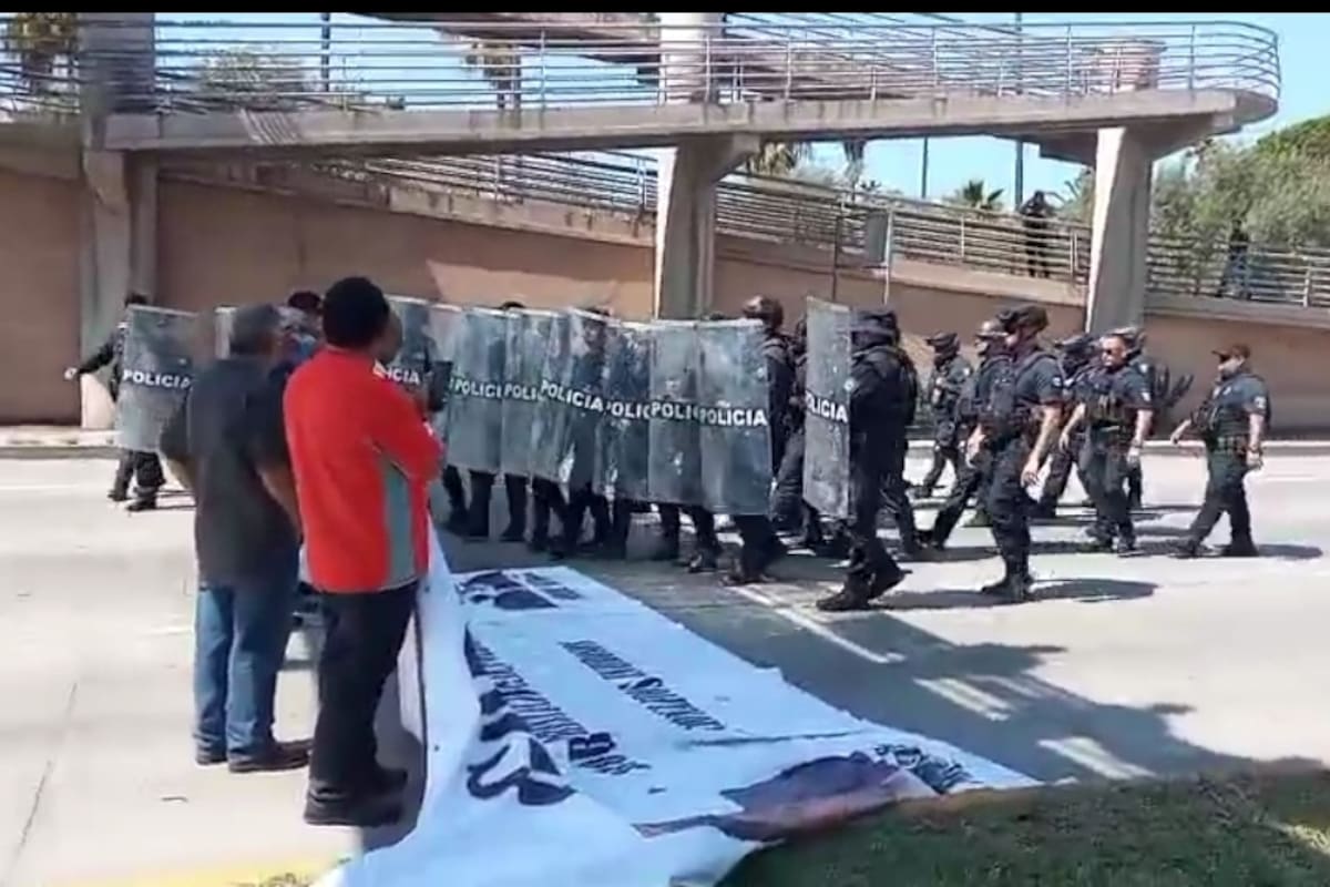 Retiran policías manifestación de sus compañeros retirados