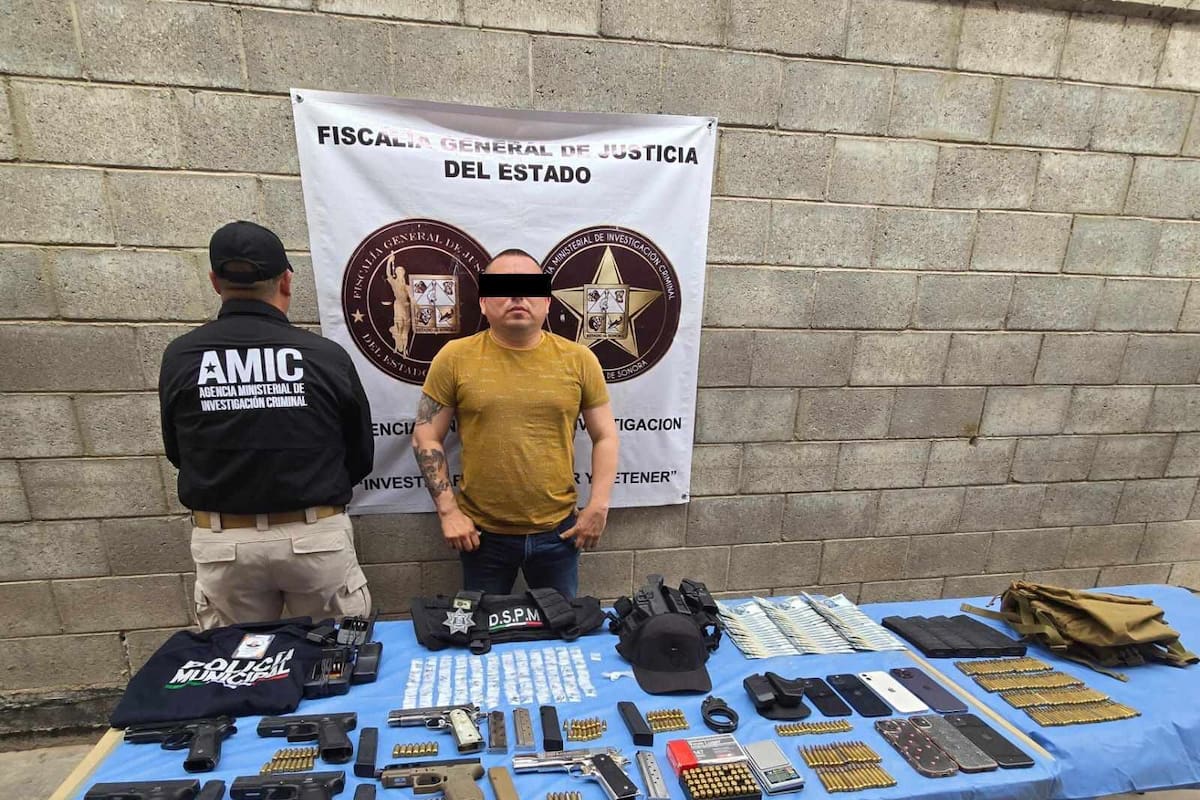 Policía de Altar capturado con arsenal, droga y dinero en efectivo