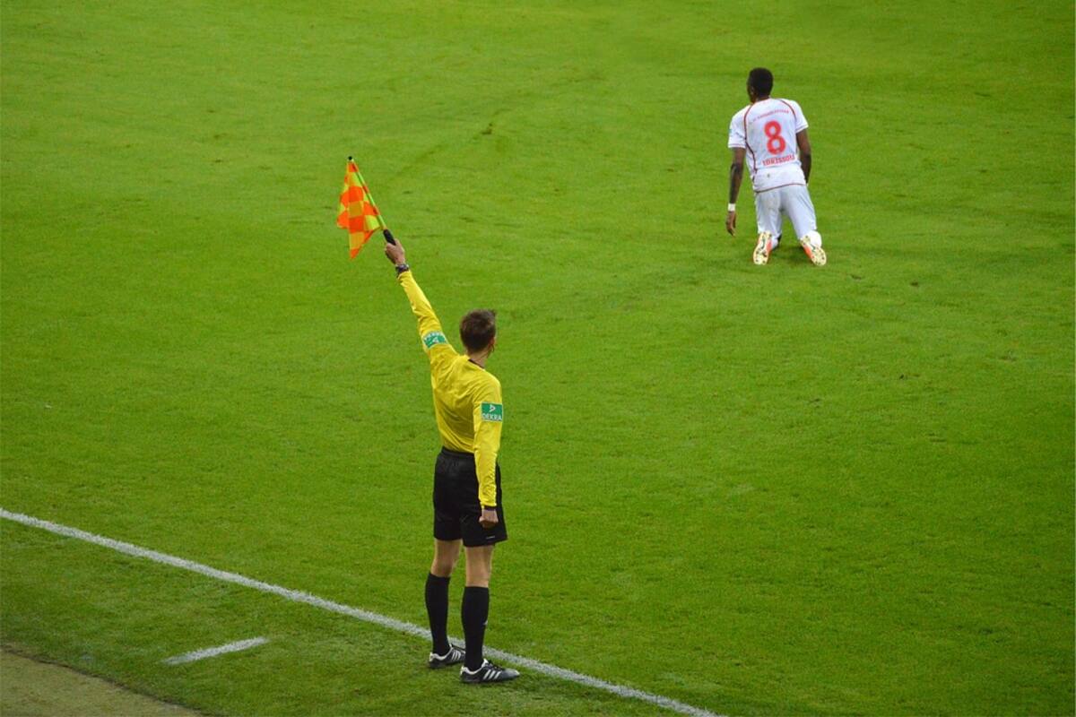 Nuevo código de FIFA permite a árbitros suspender partidos por racismo