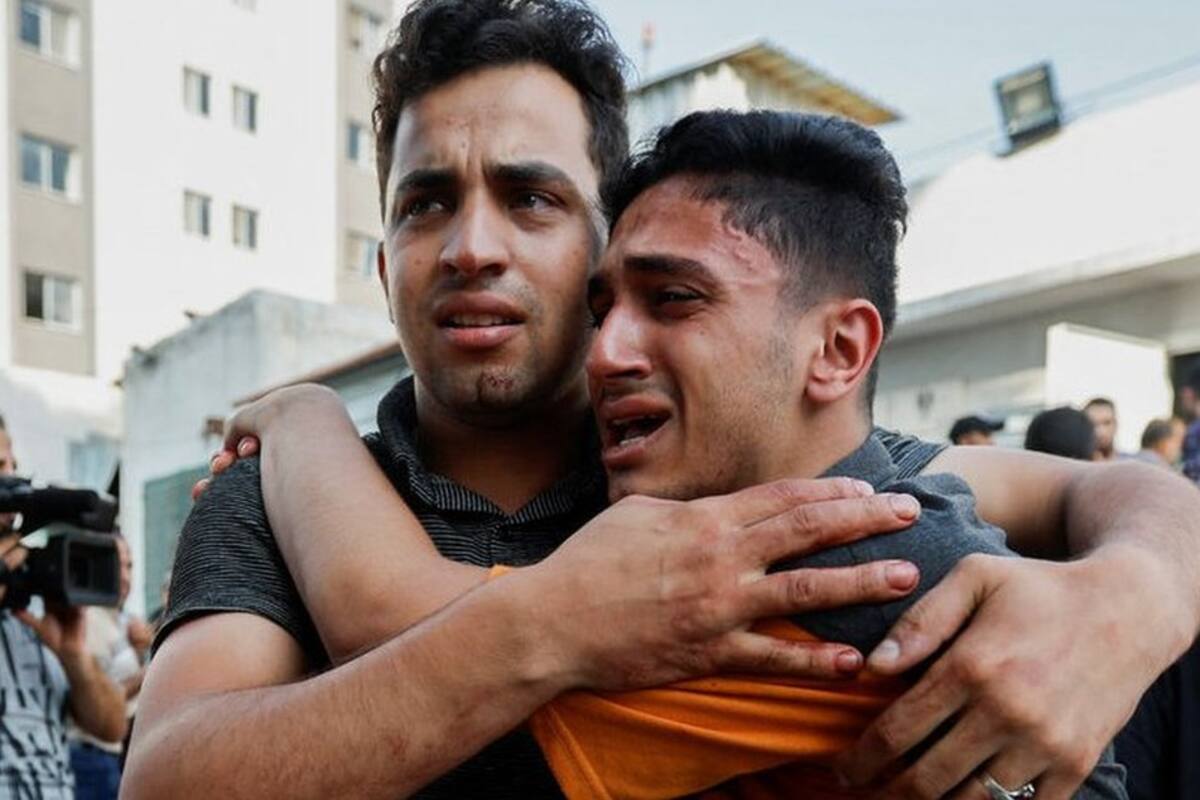 Israel mata a 10 personas en Gaza en "un ataque contra militantes islamistas" y la YIP responde con el lanzamiento de un centenar de cohetes