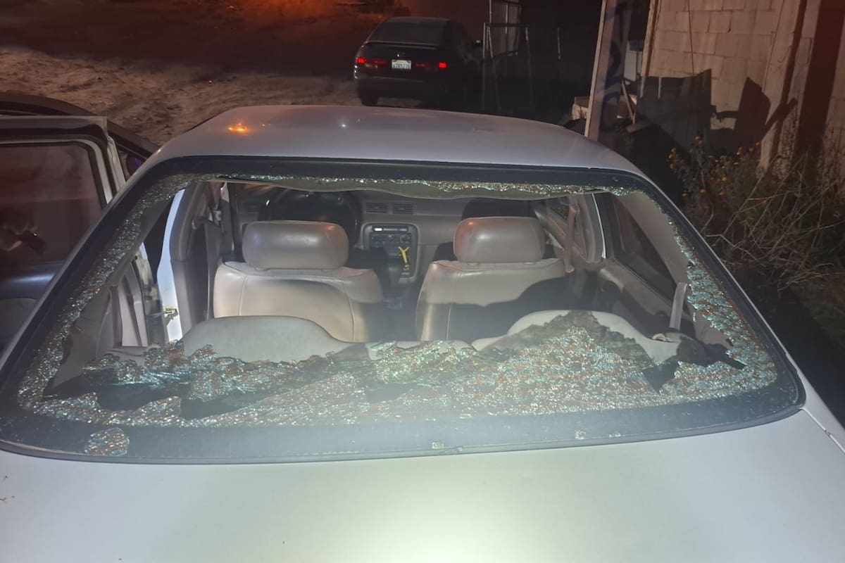 Abandonan vehículo con cartuchos percutidos; tenía reporte de robo en Tijuana
