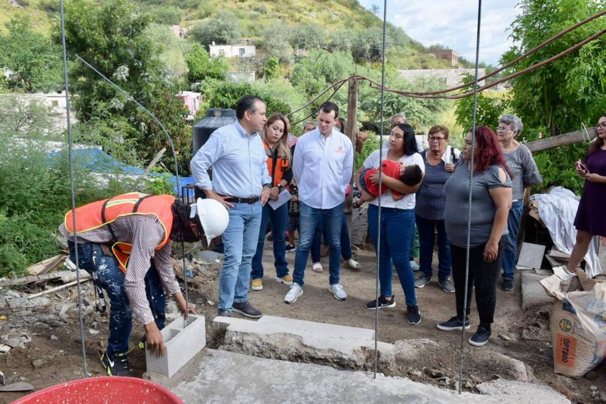 Hermosillo: supervisa alcalde Antonio Astiazarán mejoras a vivienda