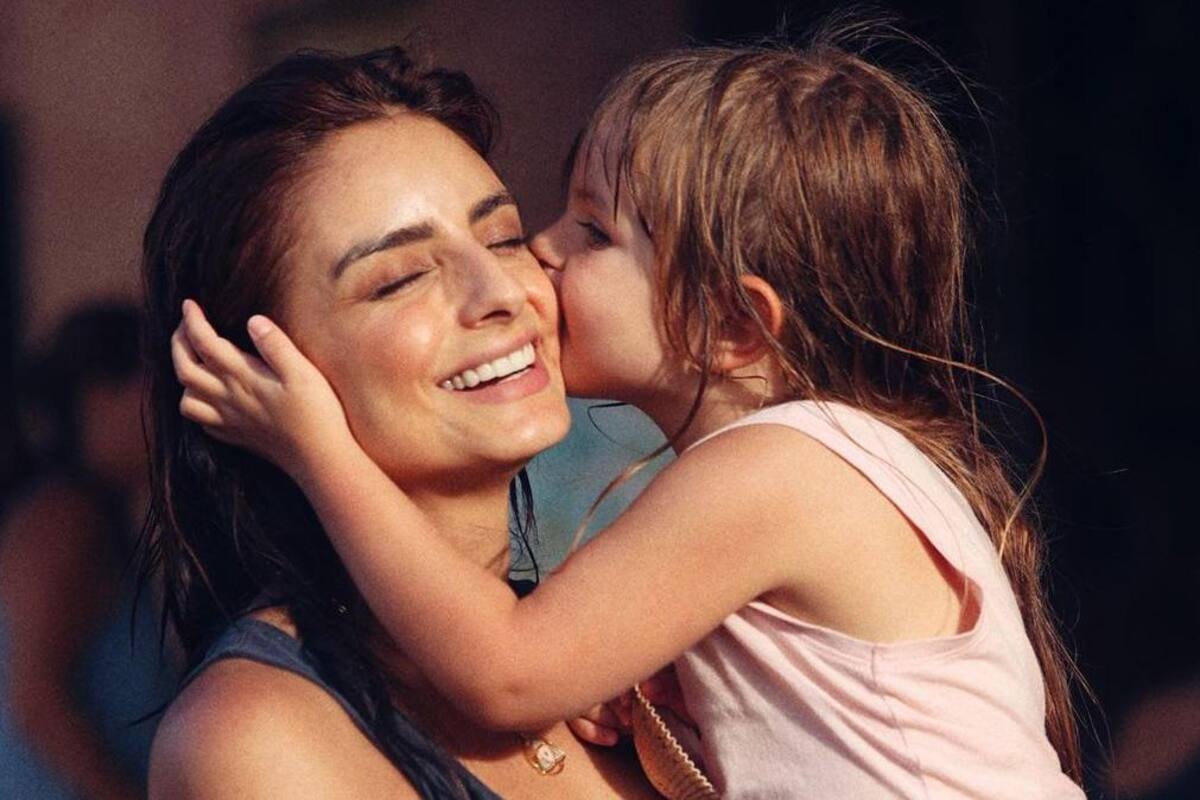 ¿Hija de Aislinn Derbez aprende a hablar chino?