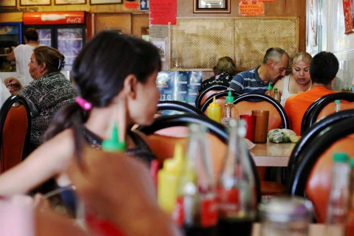 Reporta sector restaurantero déficit de personal en Mexicali