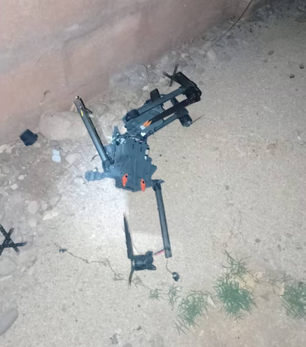 Dron que se encontró fuera del auto. / SSP Sinaloa.