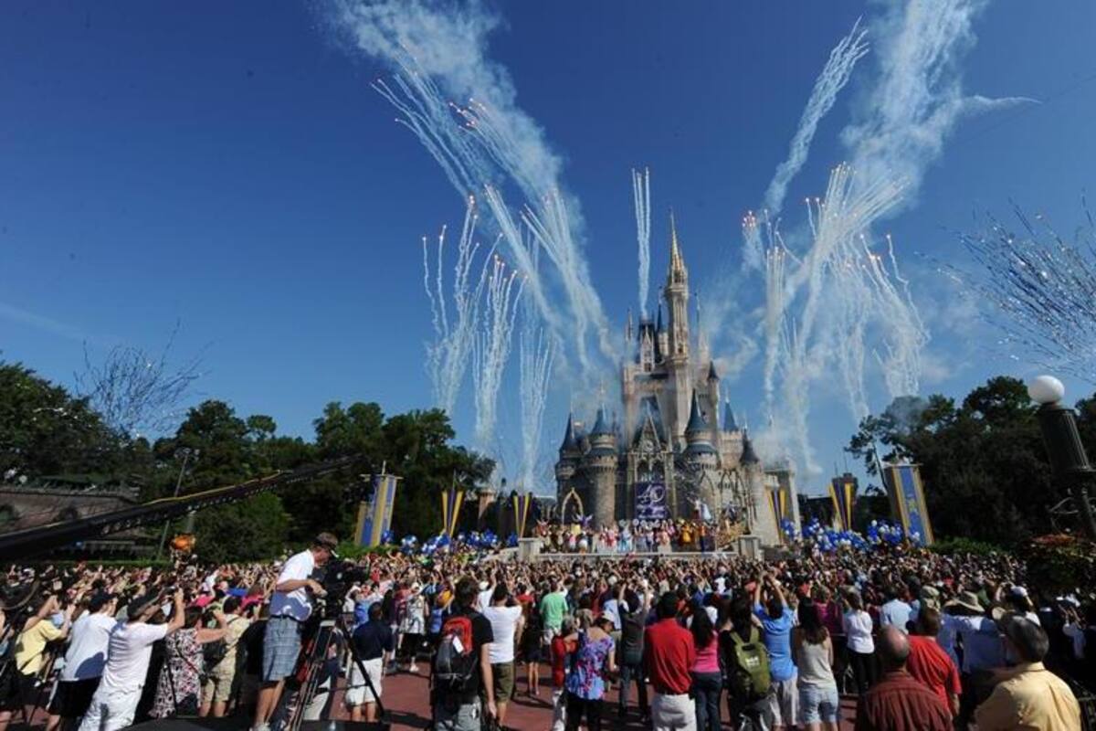 Disney World de Orlando dejará de pagar a 43 mil empleados por crisis de Covid-19