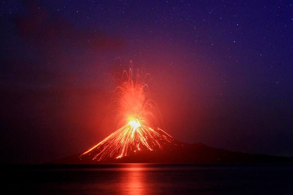 Tras erupción del Krakatoa, 15 volcanes del mundo presentaron actividad en la misma noche