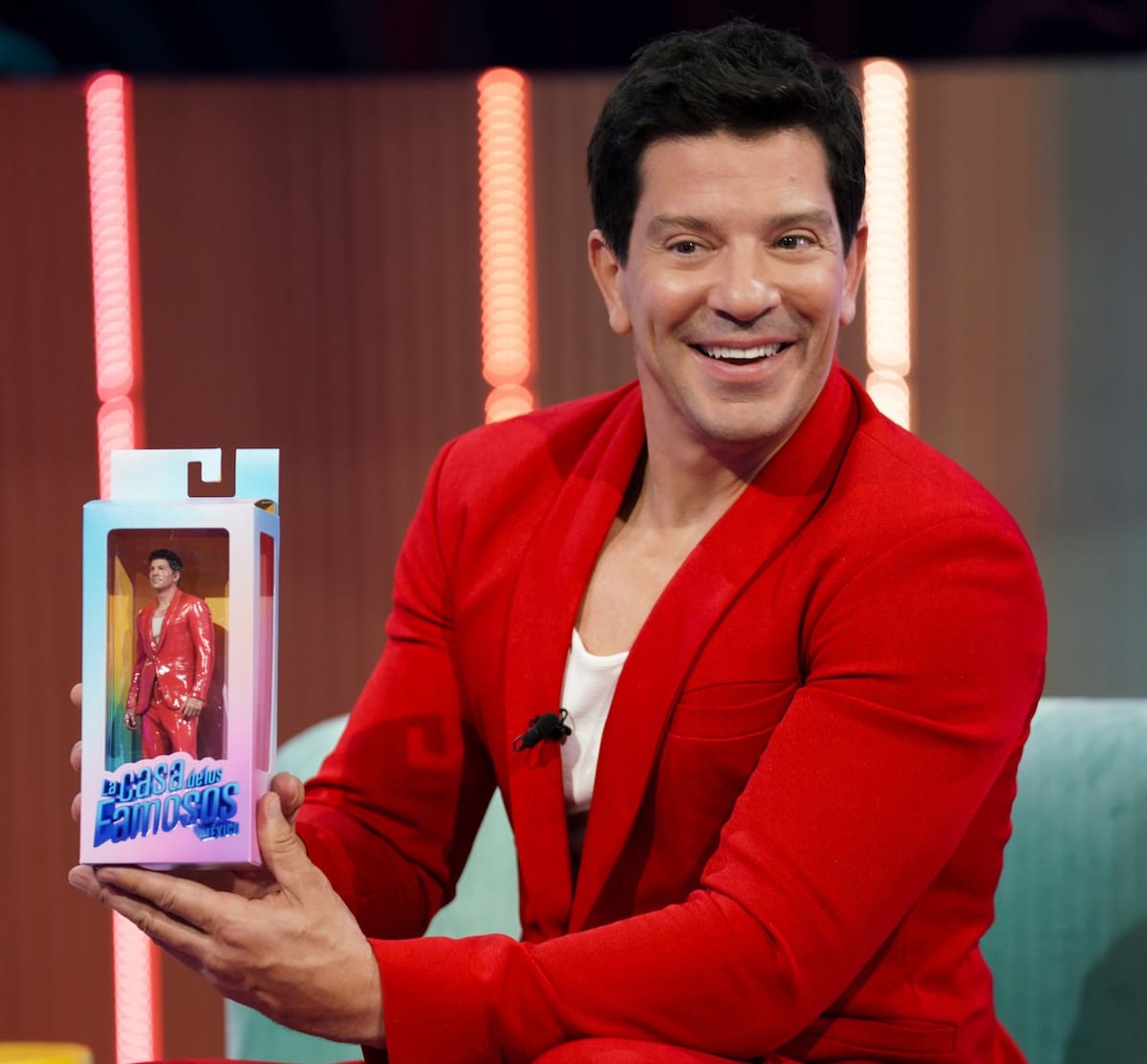 Yahir es cantante, actor y conductor sonorense.
