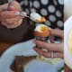 Cómo pelar huevos cocidos sin que se rompan: trucos y consejos prácticos