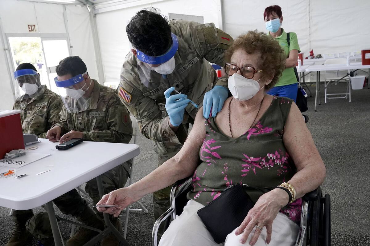 Polémica en Florida por vacunas Covid a personas adineradas