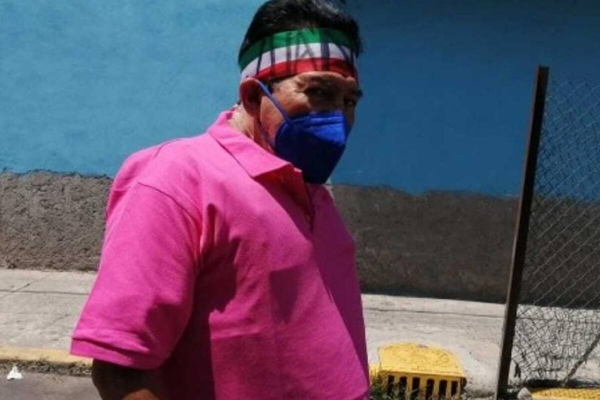 ‘Juanito’ llega en taxi y con chaleco antibalas a votar en la alcaldía de Iztapalapa