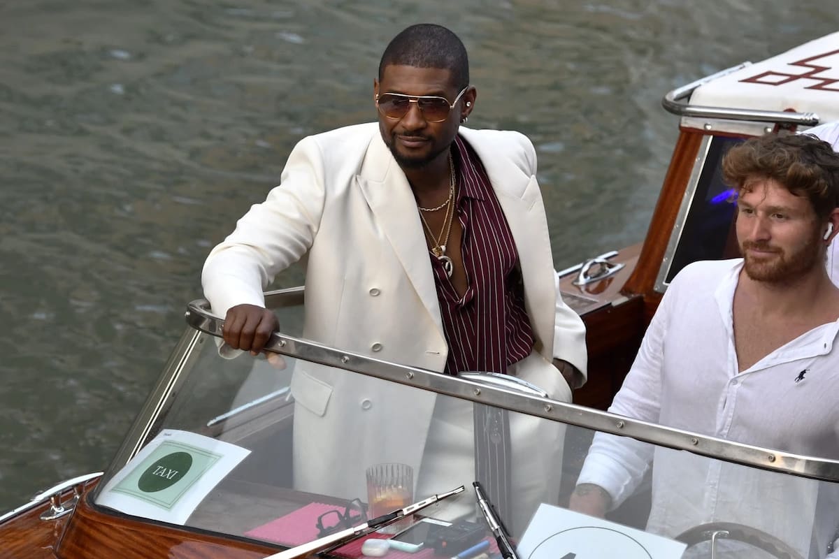 Usher llega a Venecia, Italia, el jueves 26 de junio de 2025, antes de la boda de Jeff Bezos. (Foto AP/Luigi Costantini)