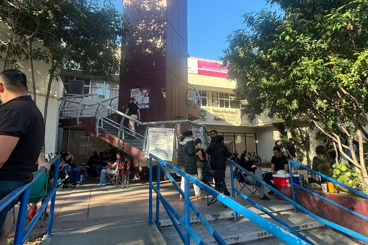 Docentes de CNTE realizan plantón en Tijuana por paro nacional de 72 horas