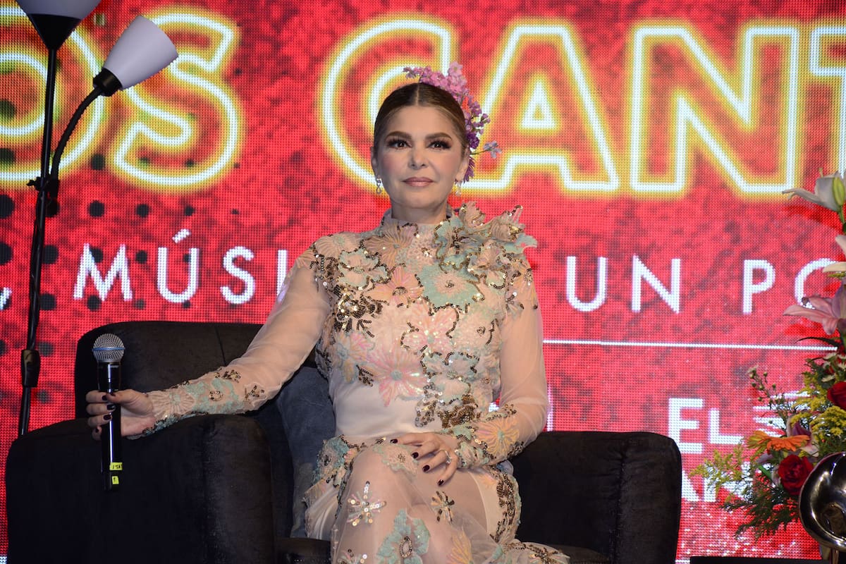 Itatí Cantoral estuvo presentación de la obra de teatro “Cabaret”.