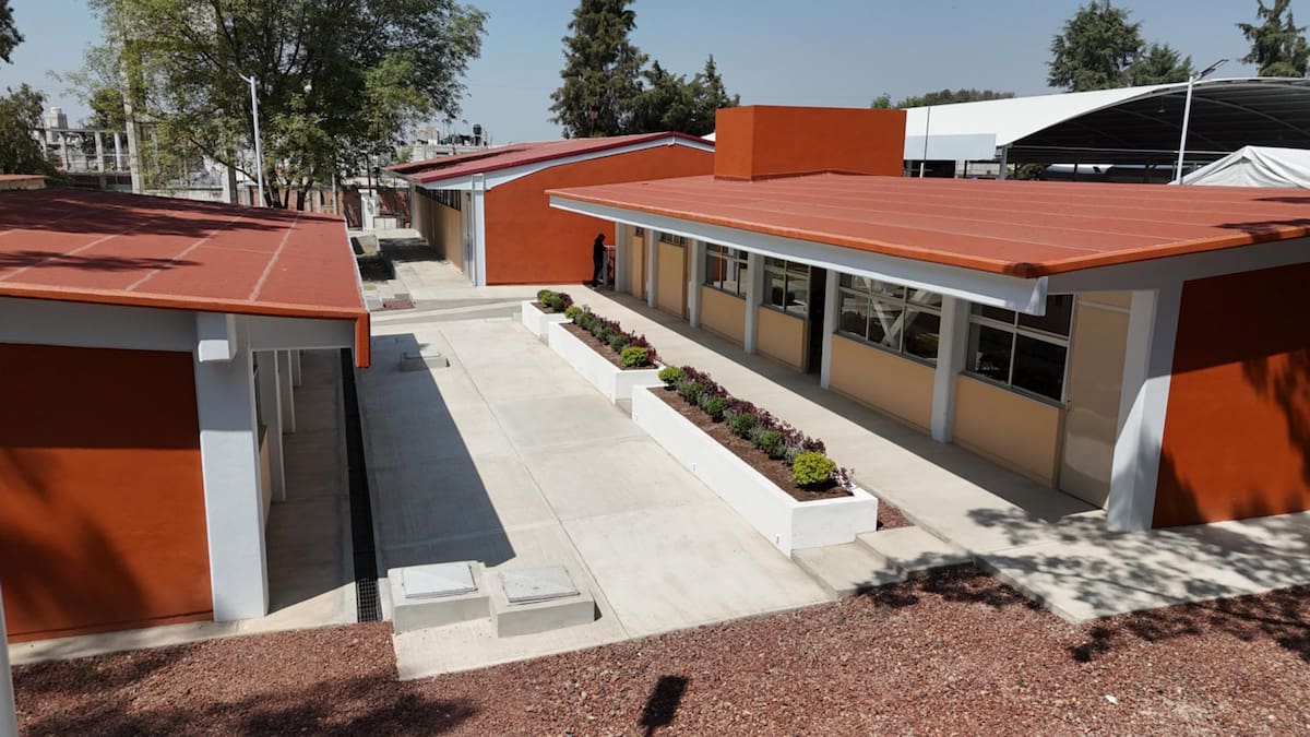 El modelo ofrecerá clases con menor carga horaria y acompañamiento de tutores universitarios. /GobMex