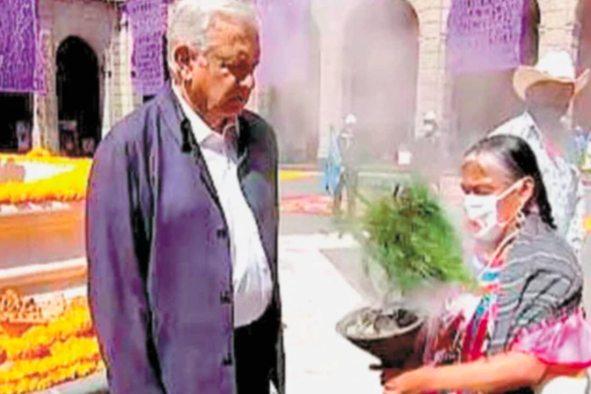 AMLO encabeza duelo nacional por los muertos de Covid-19 con ritual mazateca