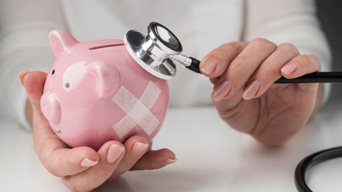 Deducible, coaseguro y periodos de espera: la guía esencial de CONDUSEF para calcular cuánto dinero debe pagar realmente de su bolsillo antes de que su seguro médico cubra una enfermedad o accidente