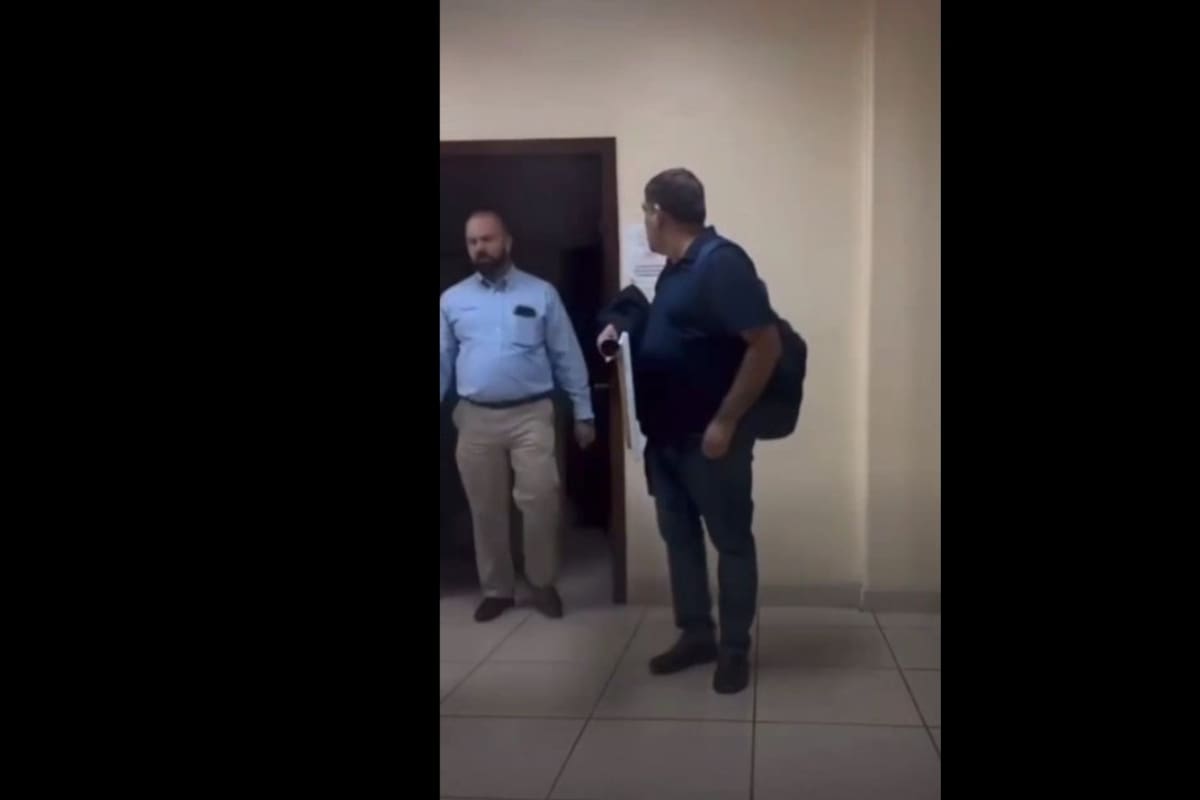 UABC destituye a profesor acusado de acoso, alumnos celebran salida