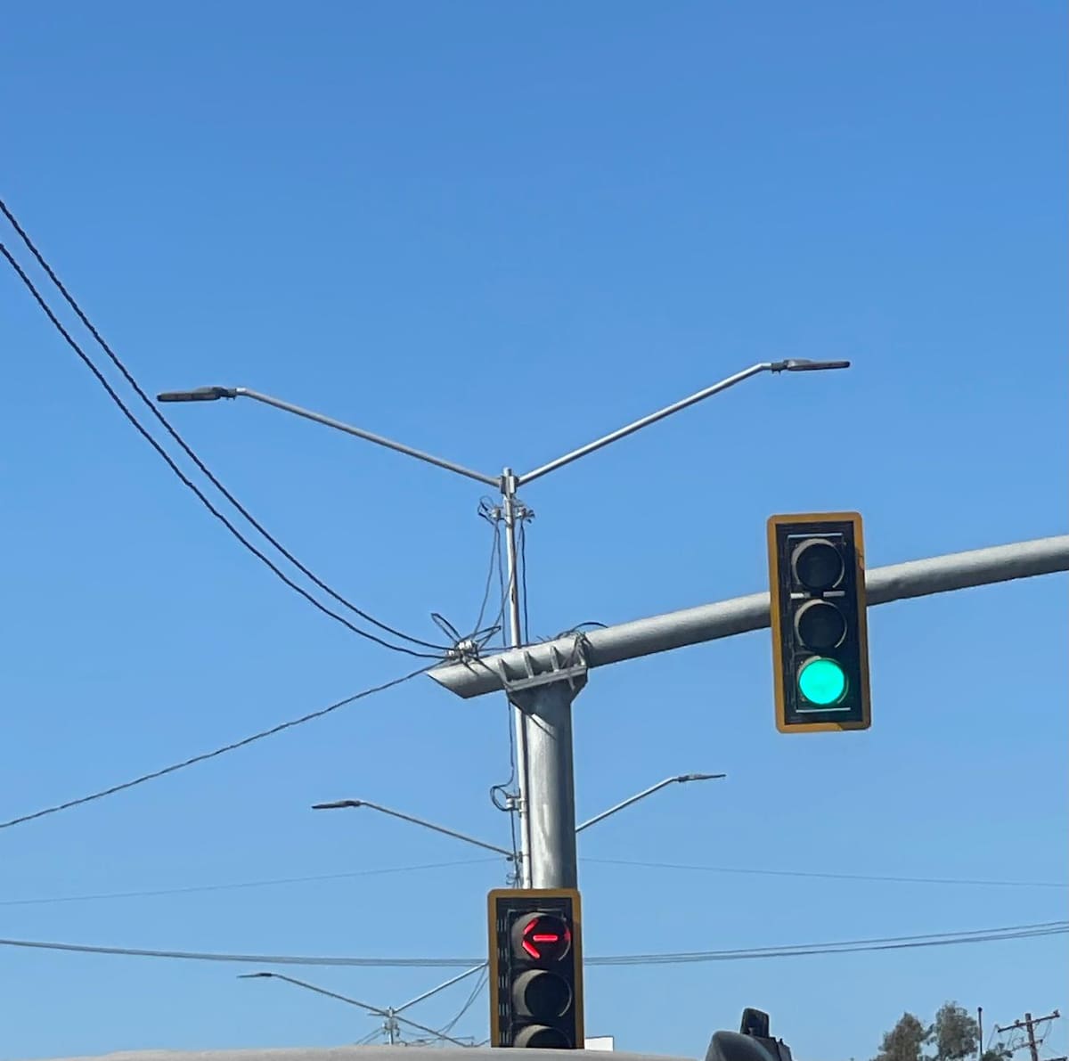 El Ayuntamiento de Rosarito iniciará esta semana el reemplazo de 500 luminarias de vapor de sodio por lámparas LED en al menos 15 colonias del municipio, con el objetivo de modernizar el alumbrado público y reducir el consumo de energía. Foto: Carmen Gutiérrez.