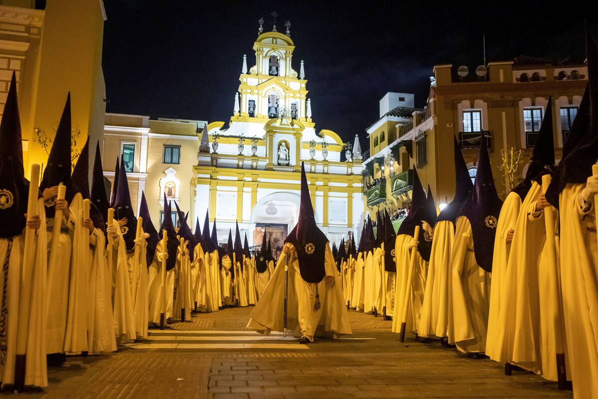 Suspenden procesiones de Semana Santa en España por coronavirus