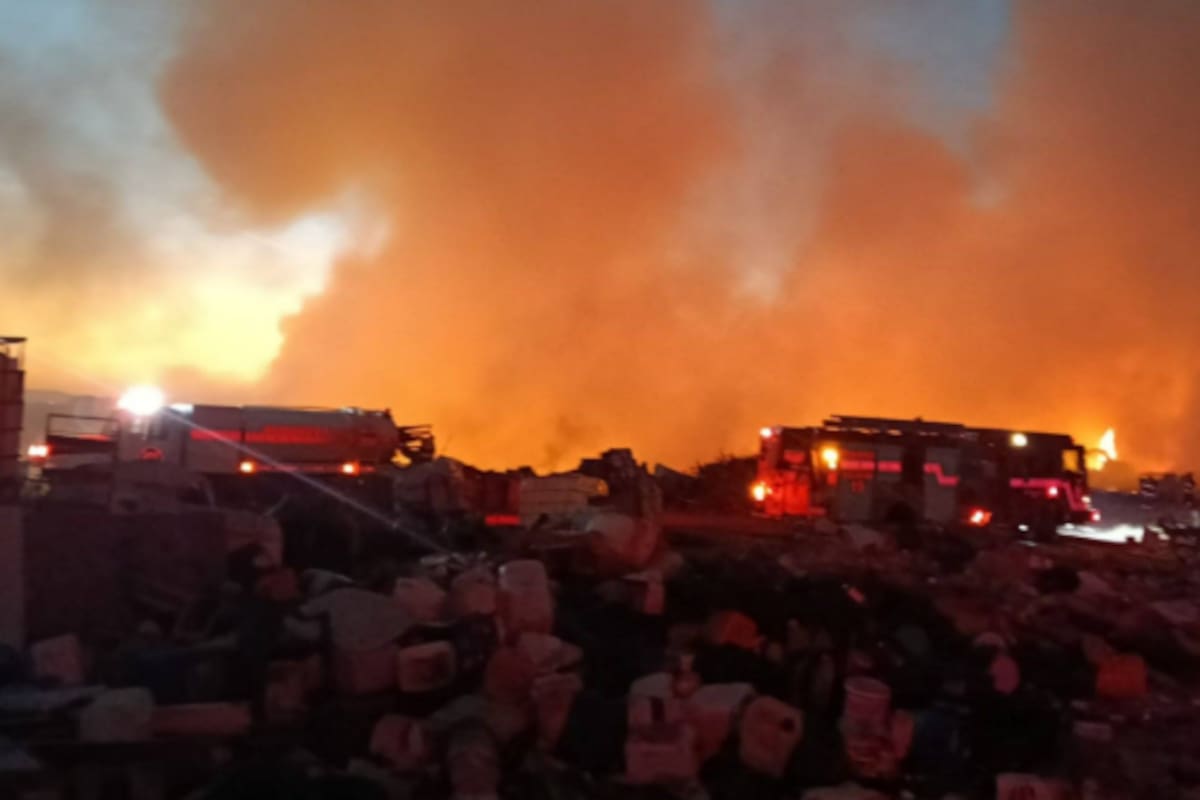 Incendio de basura moviliza a Bomberos y fuerzas de seguridad en el sur de Culiacán