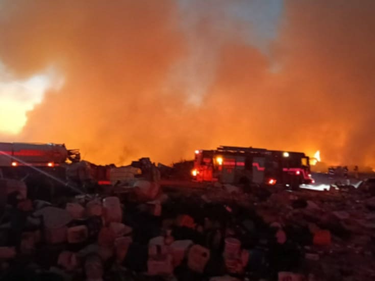 Incendio de basura moviliza a Bomberos y fuerzas de seguridad en el sur de Culiacán
