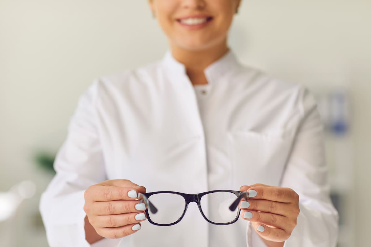 Salud visual: cómo prevenir la miopía y cuidar los ojos frente al uso de pantallas