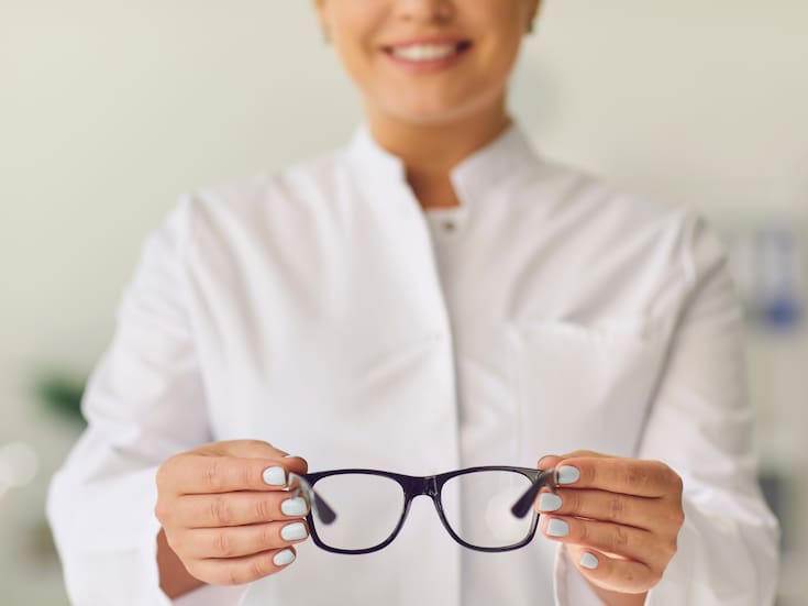 Salud visual: cómo prevenir la miopía y cuidar los ojos frente al uso de pantallas