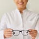Salud visual: cómo prevenir la miopía y cuidar los ojos frente al uso de pantallas