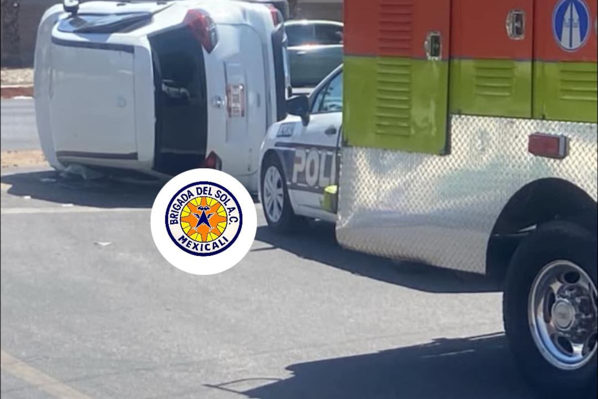 Choque con volcadura deja a 3 personas lesionadas en la calzada Cetys