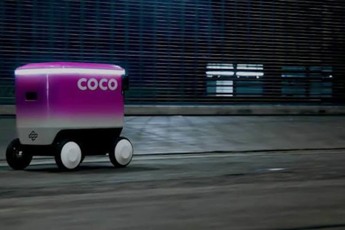 Demandan a Coco Robotics y Serve Robotics en Chicago por presunta recopilación de datos biométricos sin consentimiento mediante robots repartidores que escanean rostros y manos, mientras las empresas rechazan las acusaciones y crece el debate sobre la privacidad, la seguridad y el uso de inteligencia artificial en espacios públicos.