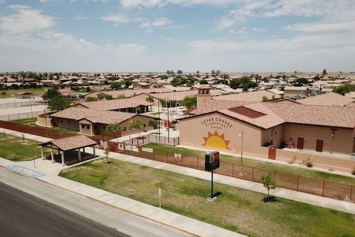 Escuela César Chávez cambia oficialmente de nombre en Calexico tras votación unánime