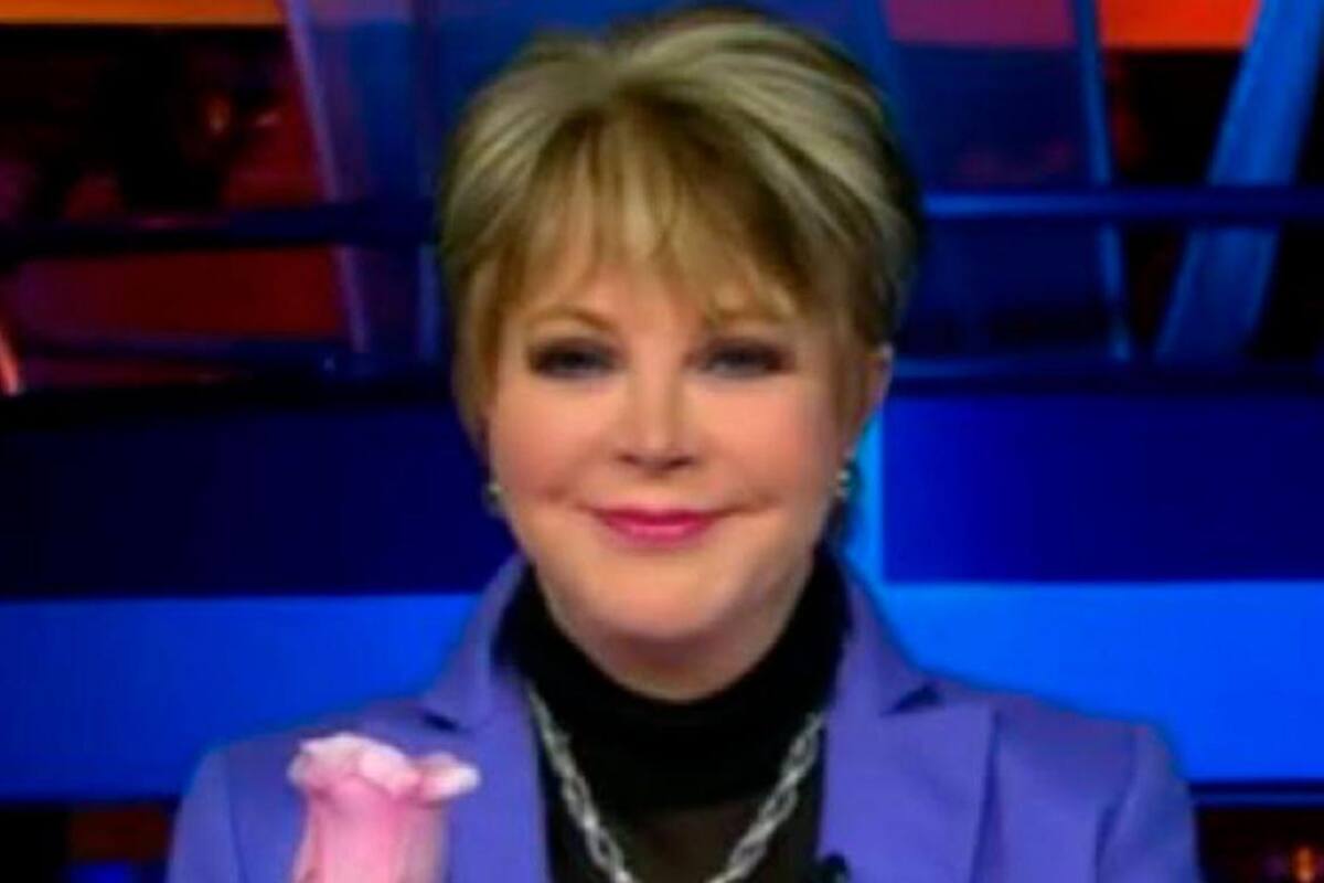 ¡Sí se pudo! Lolita Ayala lanza playeras de Phil Barrera