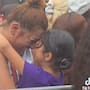 El abrazo entre una mamá y su hija durante la visita de BTS al Zócalo que hizo llorar a internet: No consiguieron boletos pero lograron verlos