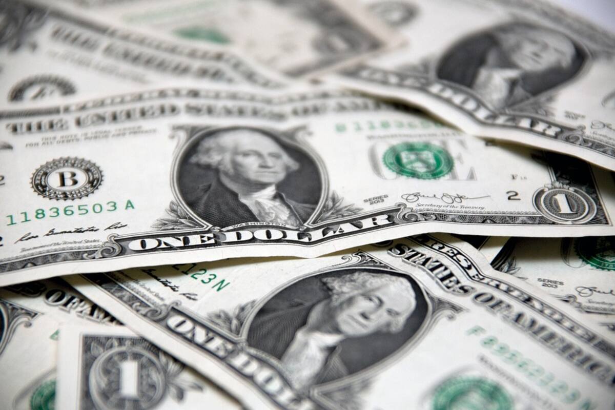 Sube dólar 5 centavos, a 19.90 pesos a la venta