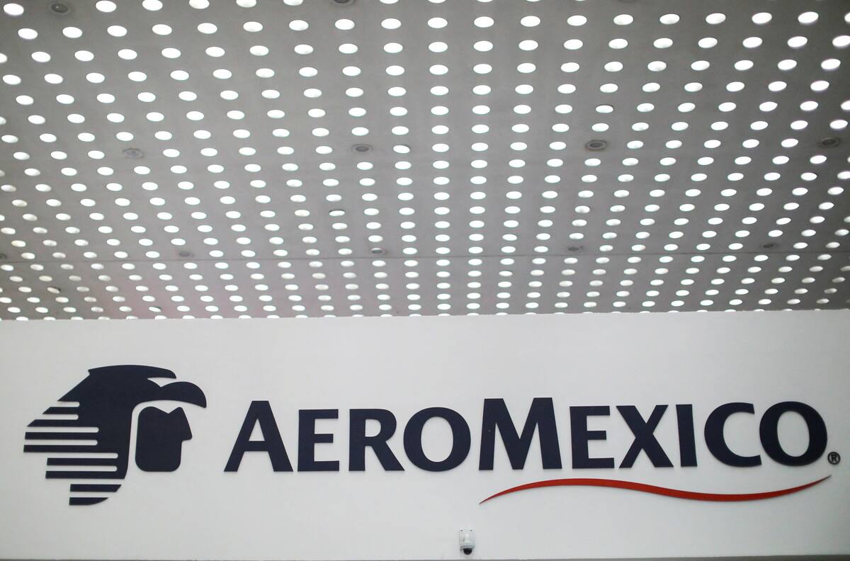 Imagen de archivo del logo de la compañía aérea Aeroméxico en sus mostradores en el aeropuerto internacional Benito Juárez en Ciudad de México. 1 de julio de 2020. REUTERS / Edgard Garrido