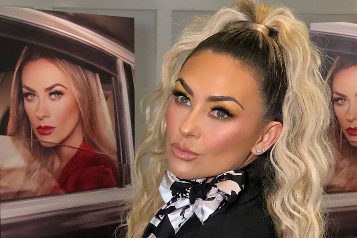 Aracely Arámbula sube foto en poca ropa y apuntando con una pistola