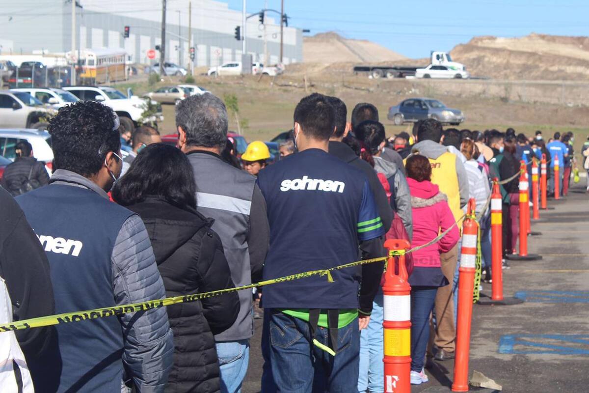 Maquiladoras llevan a empleados a vacunarse contra el Covid-19 en Tijuana