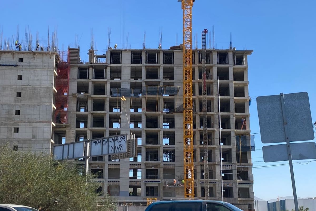 Constructoras formales resienten impacto de la economía informal