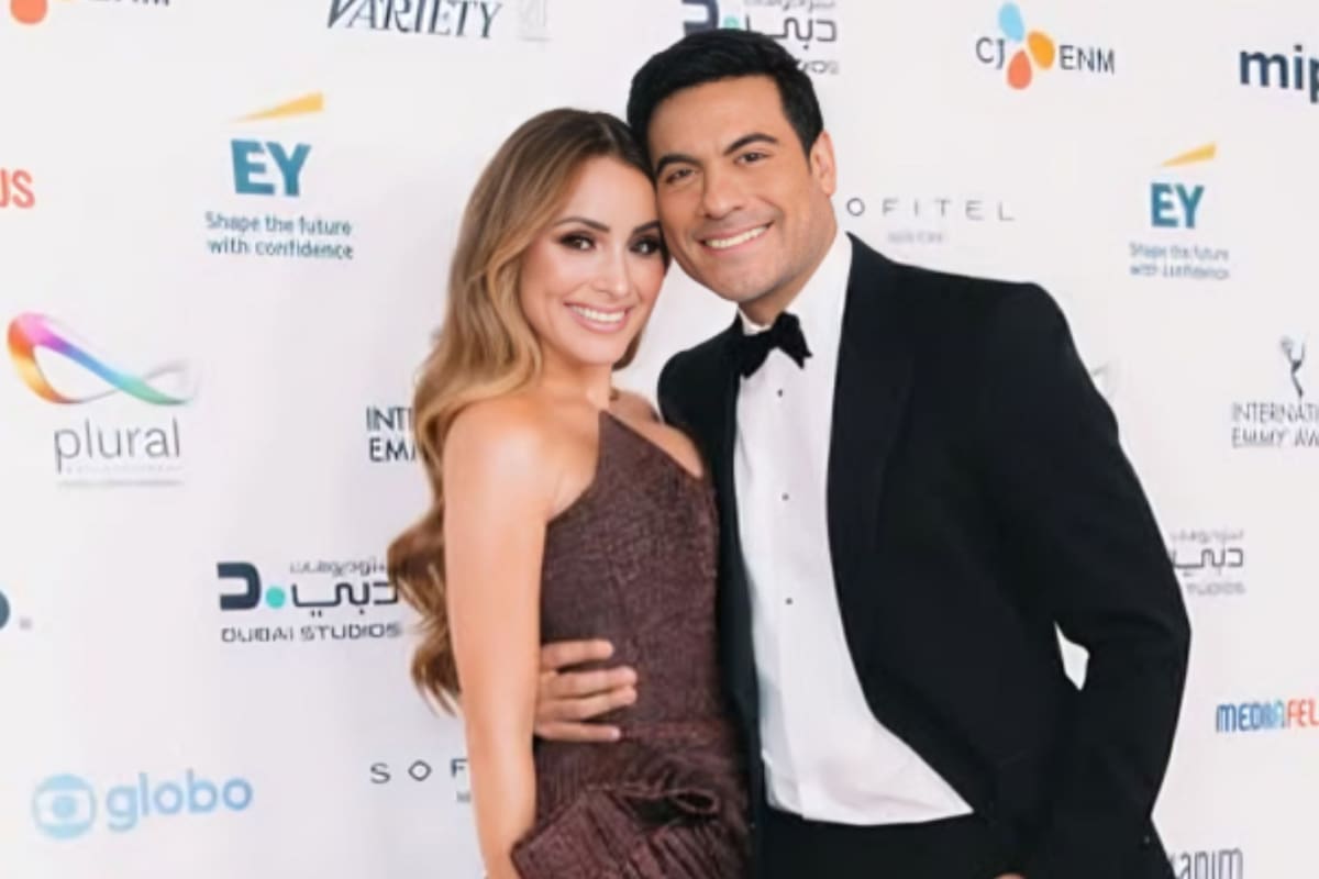 Cynthia Rodríguez presume romántico beso de Carlos Rivera en la alfombra roja