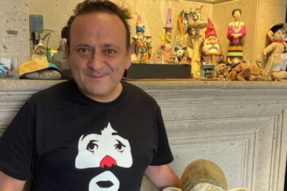 Lalo España revela que sus padres nunca supieron de su orientación sexual